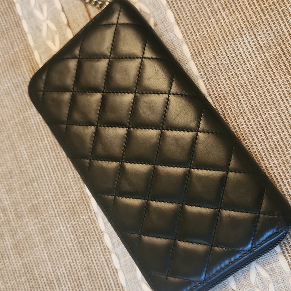 CHANEL Black Quilted Zipper Wallet💕 - Picture 3 of 15